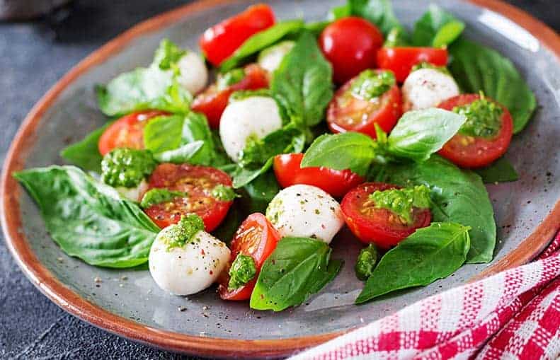 Parallelo Health - your source for health, workouts, food, supplements and more - blog - 10 Healthy Snacks That Keep You Slim - Caprese Salad